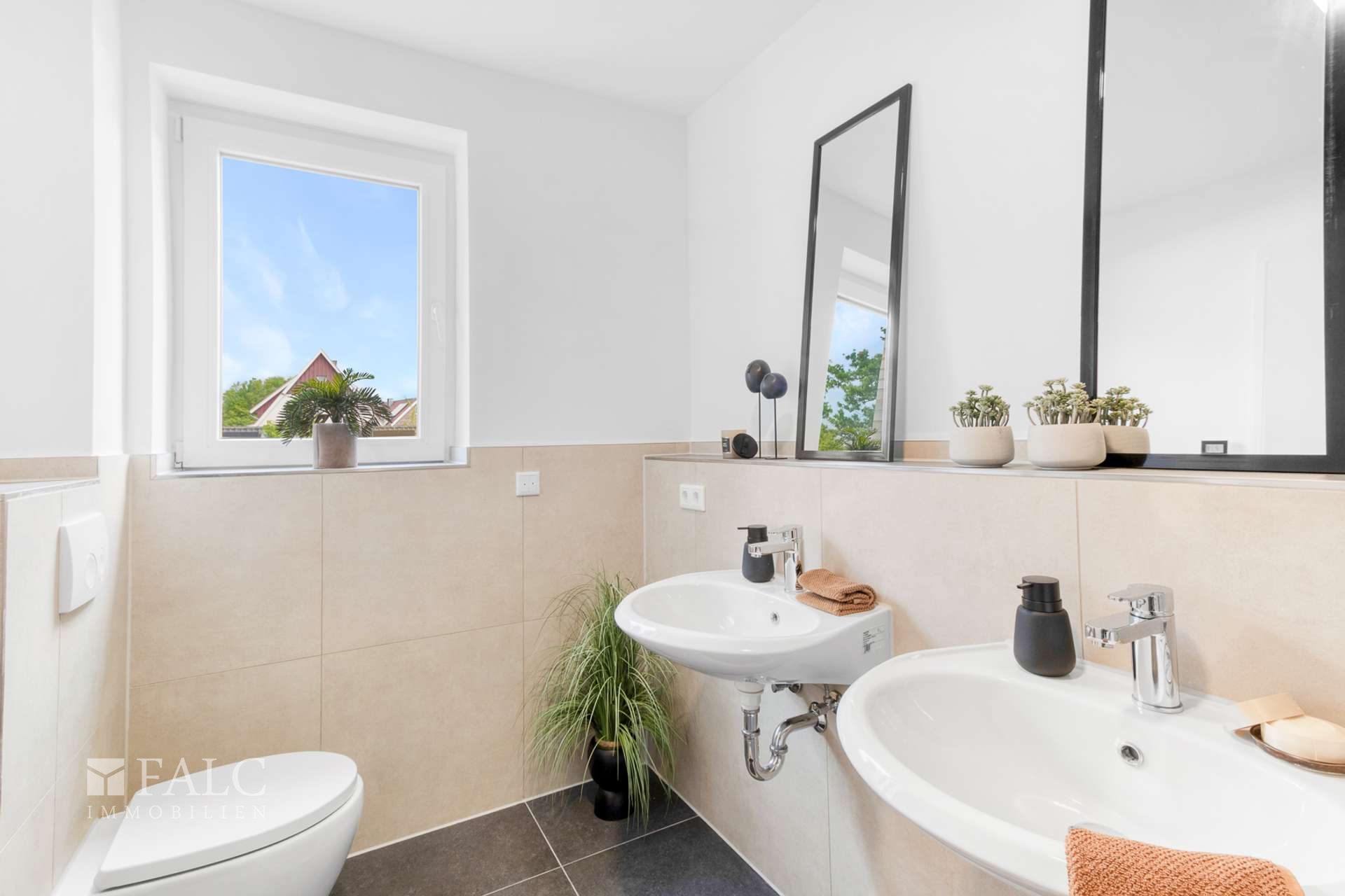 Bad mit Badewanne OG